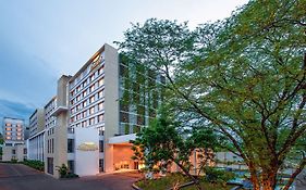 โรงแรมเฟเธอร์ เจนไน - อะ รถา โฮเต็ล